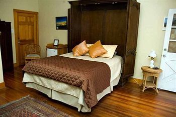 On The Riverwalk Bed & Breakfast 3*