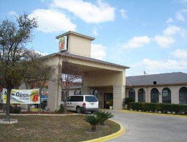 Super 8 By Wyndham At I-10 San Antonio