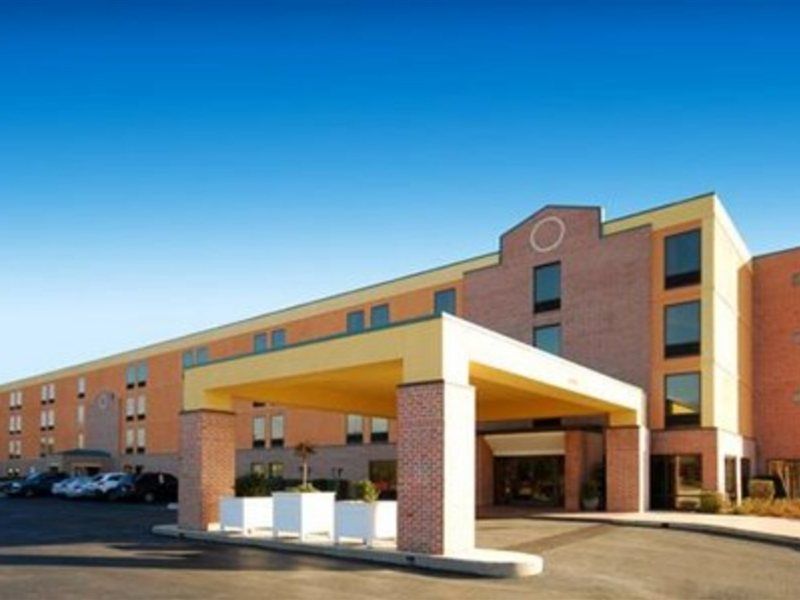 Spark By Hilton Northwest Near Six Flags Hotel 3*