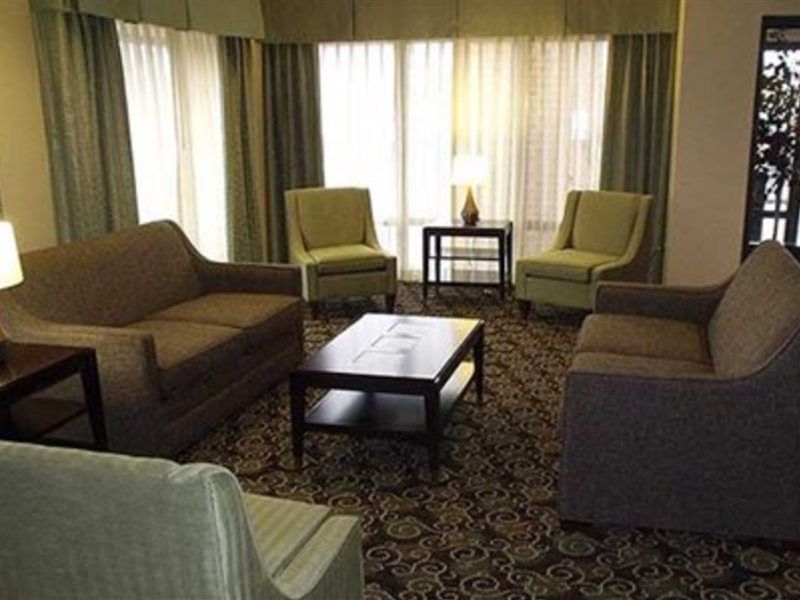 Hotel Spark By Hilton Northwest Near Six Flags
