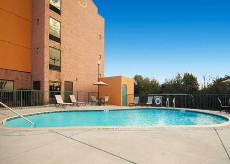 Spark By Hilton Northwest Near Six Flags 3* San Antonio