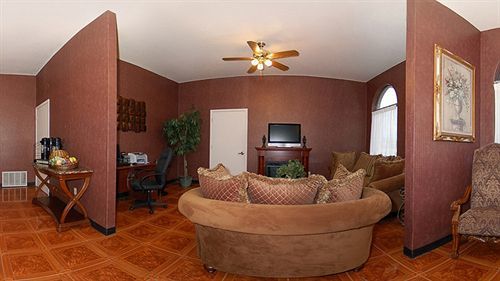 Motel Super 8 By Wyndham At I-10 2*