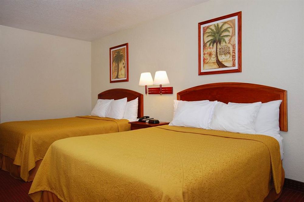 Super 8 By Wyndham At I-10 Motel San Antonio