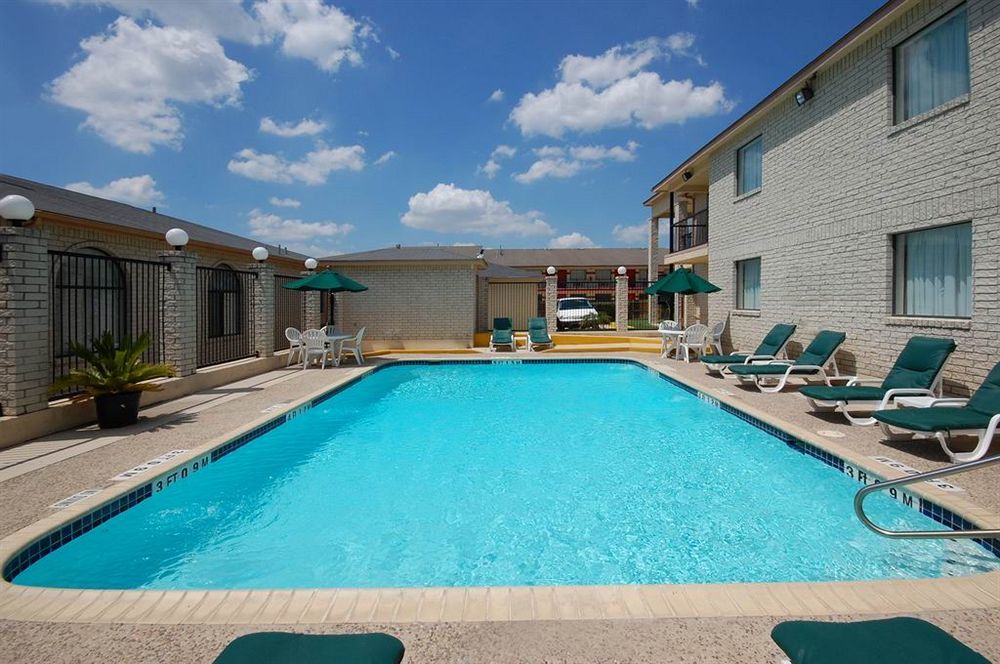 Motel Super 8 By Wyndham At I-10 2*