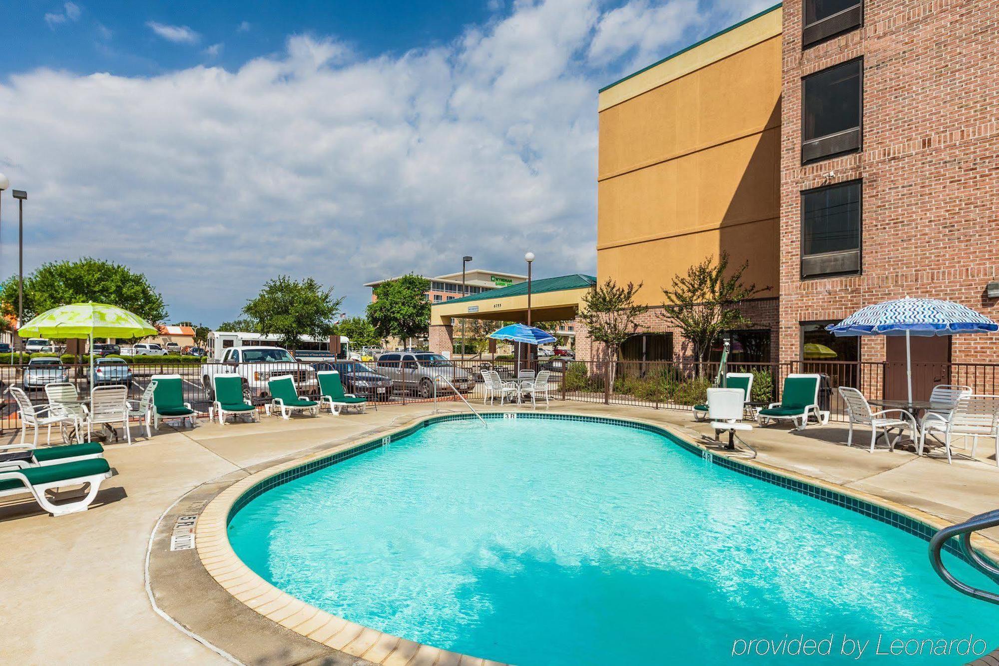 Spark By Hilton Northwest Near Six Flags Hotel San Antonio