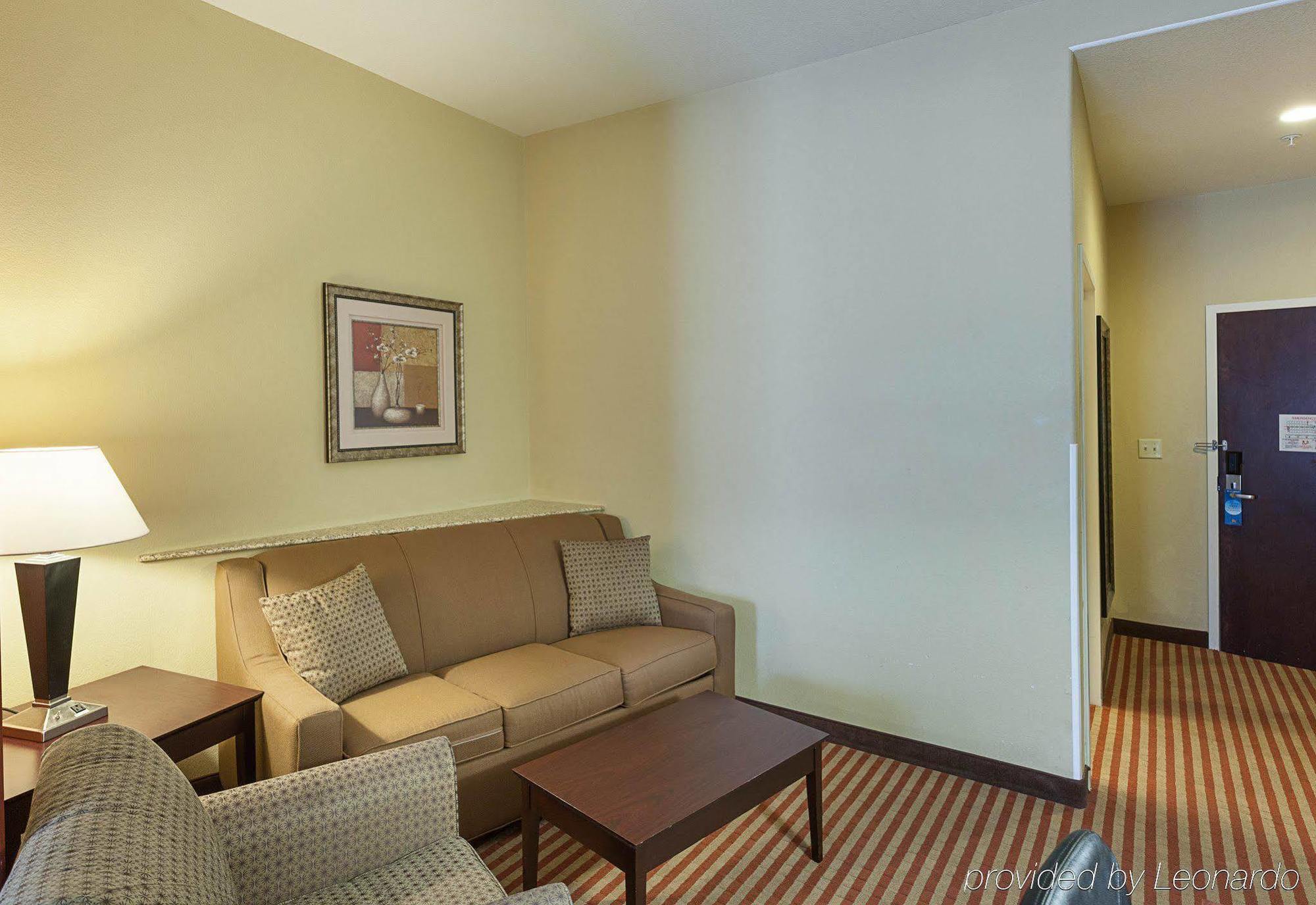 Hotel Comfort Medical Center Near Six Flags 3*