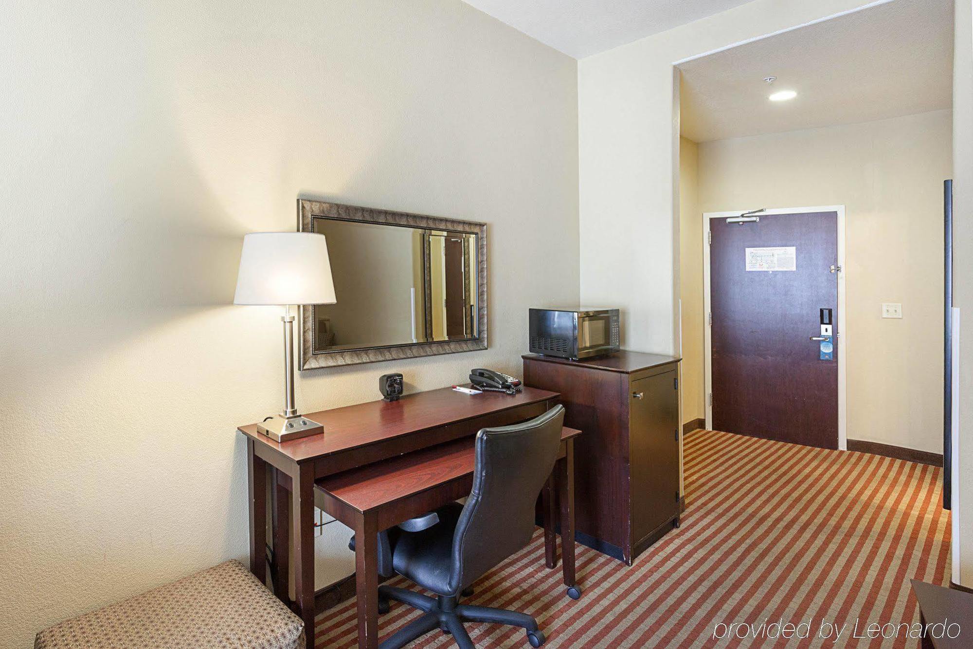 Hotel Comfort Medical Center Near Six Flags 3*