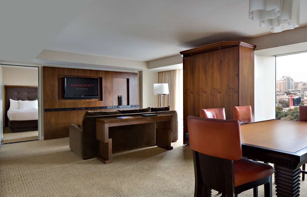Grand Hyatt River Walk Hotel 4*