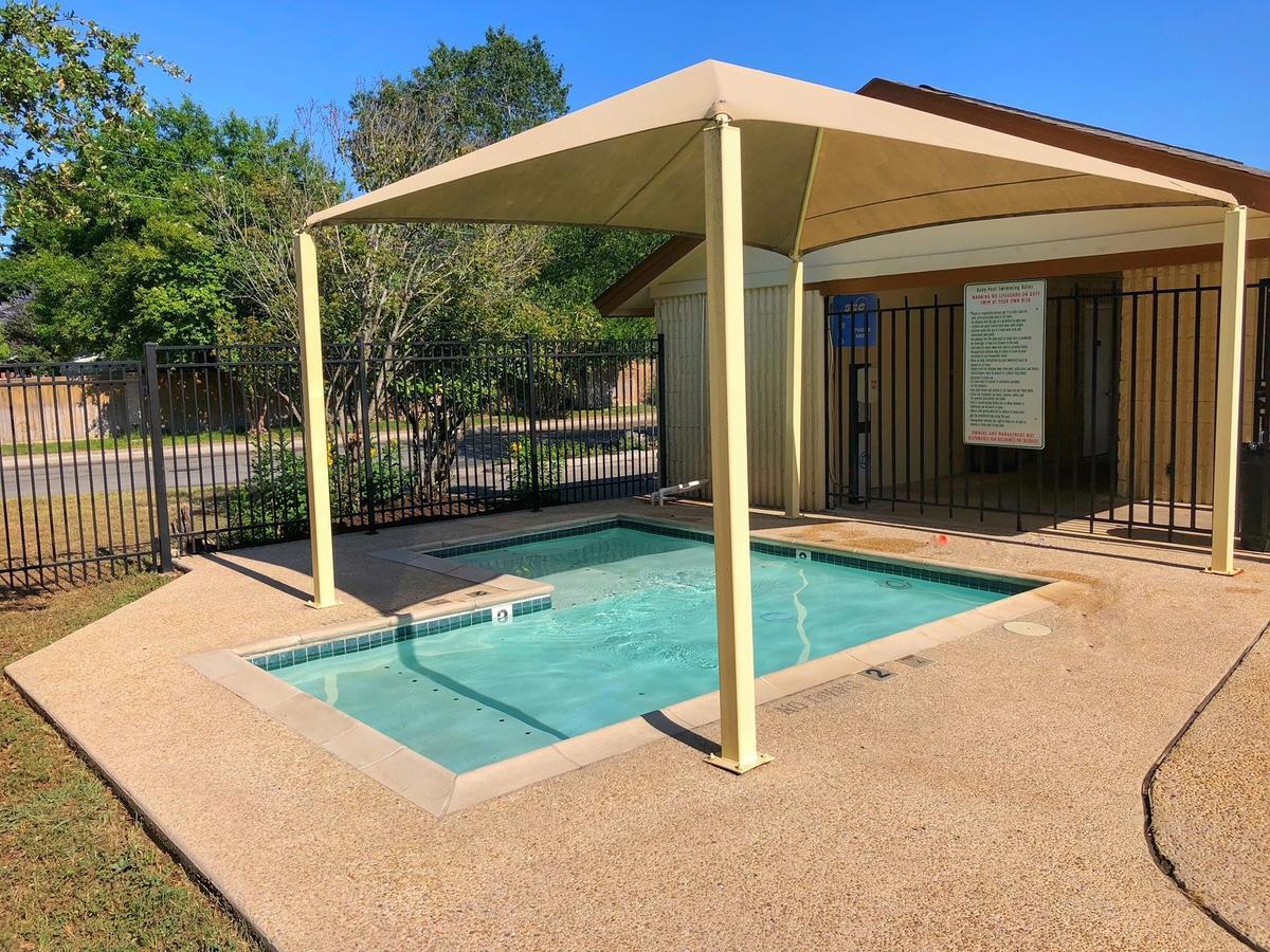 Beautiful House In An Upscale Neighborhood With Pool, Private Patio & Bbq * San Antonio
