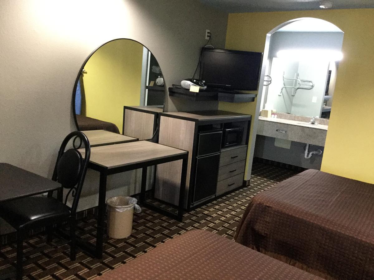 Luxury And Seaworld Motel San Antonio
