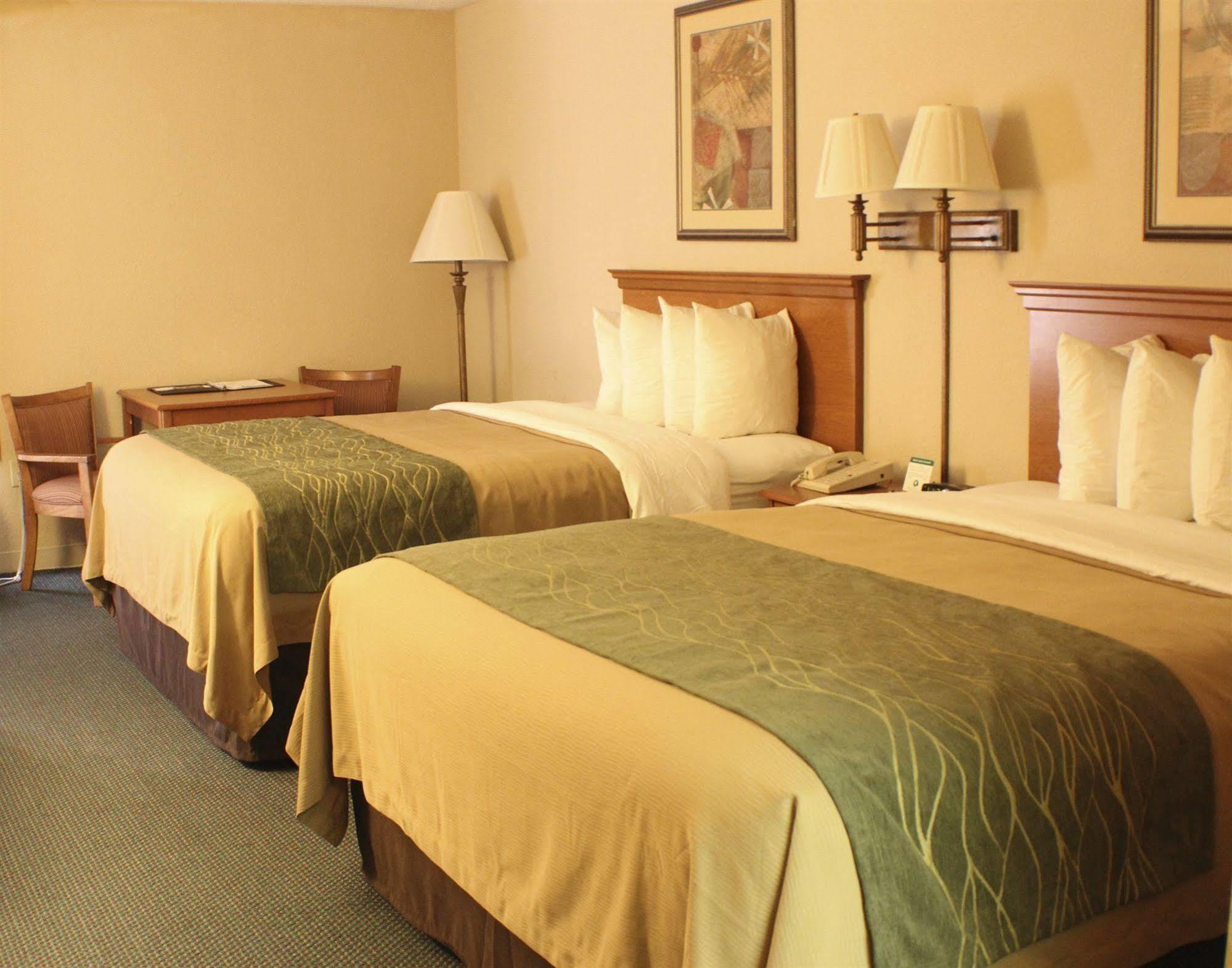 Spark By Hilton Northwest Near Six Flags 3*