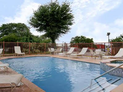 Hotel Days By Wyndham Airport 2*