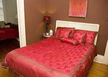 On The Riverwalk Bed & Breakfast San Antonio