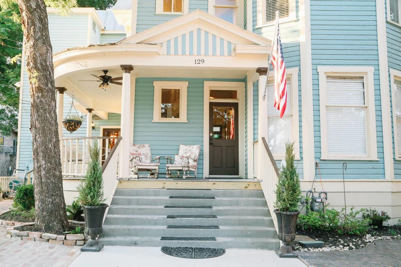 On The Riverwalk Bed & Breakfast 3*