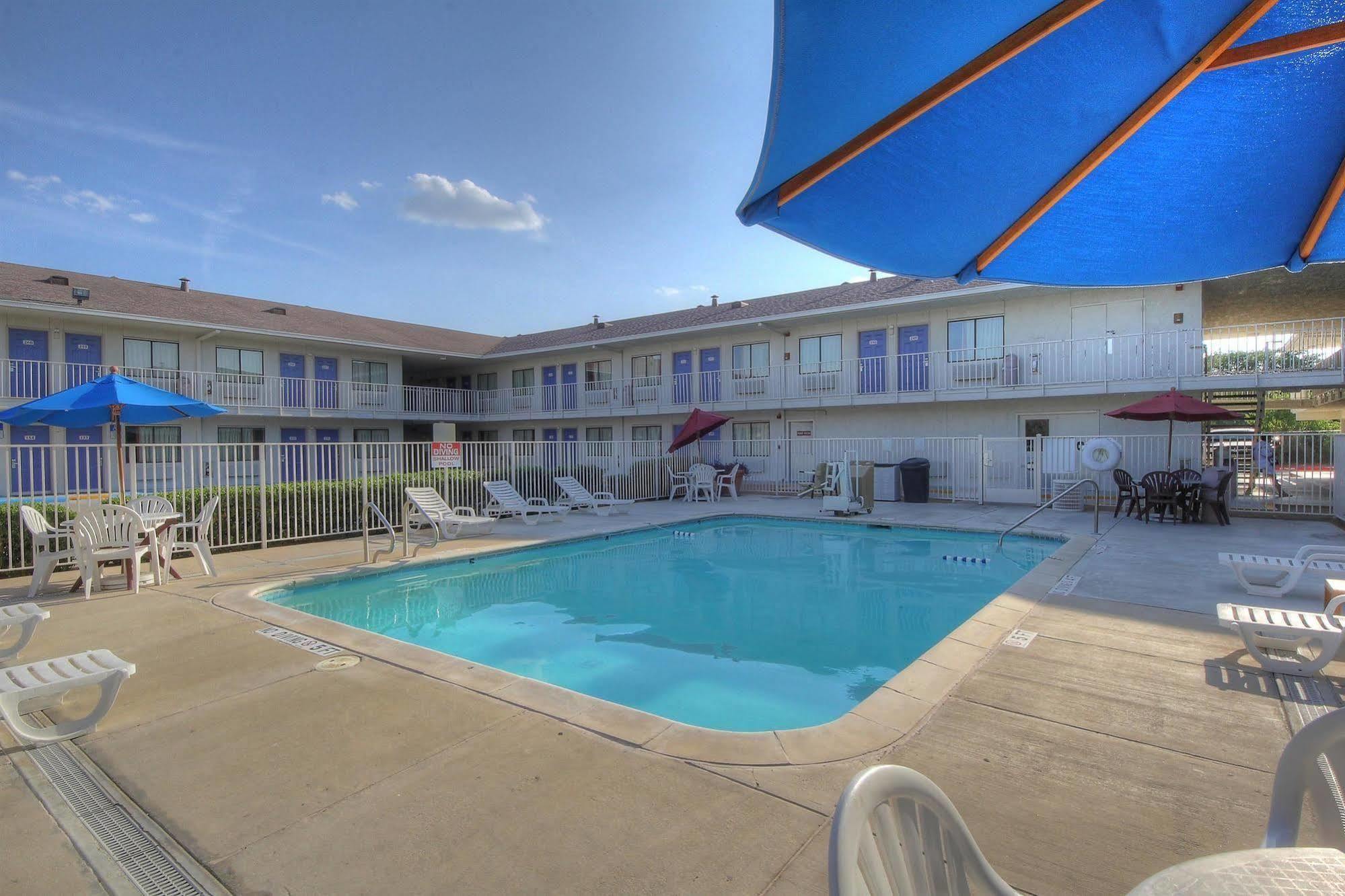 Hotel 6 San Antonio, Tx Six Flags Fiesta Tx - La Cantera Area