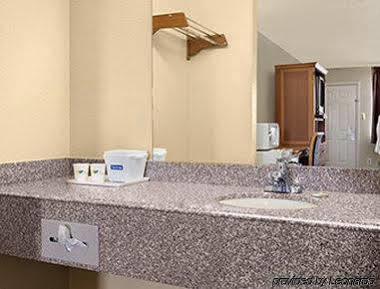 Inn Quality I-10 East Near Frost Bank Center San Antonio
