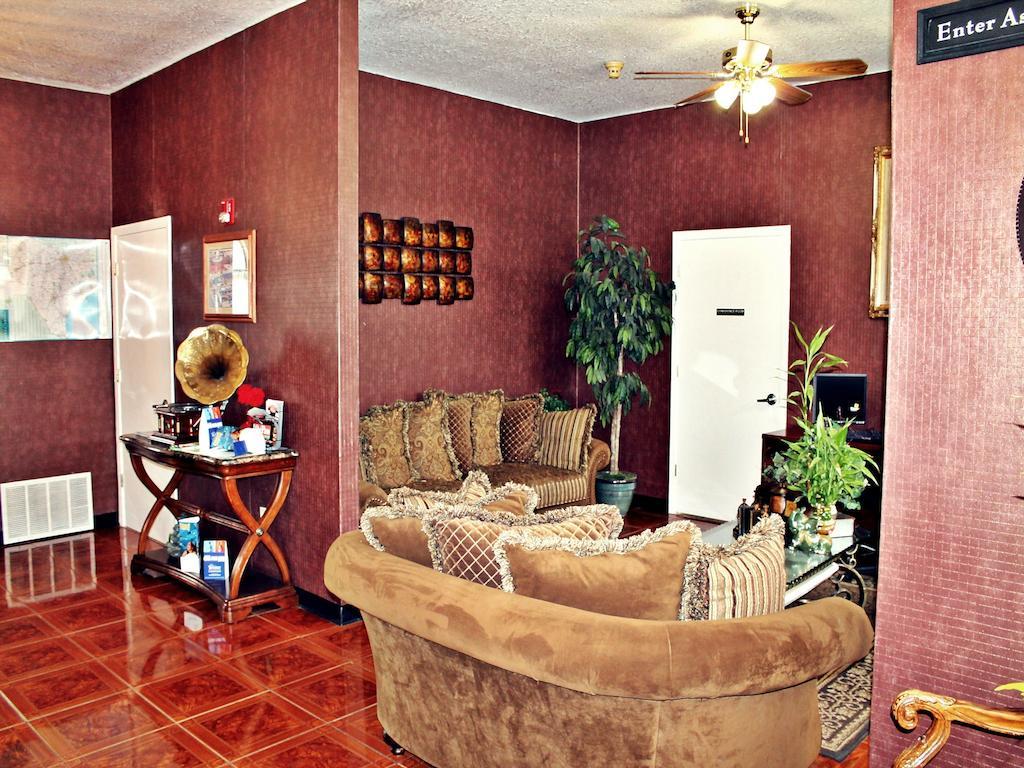 Super 8 By Wyndham At I-10