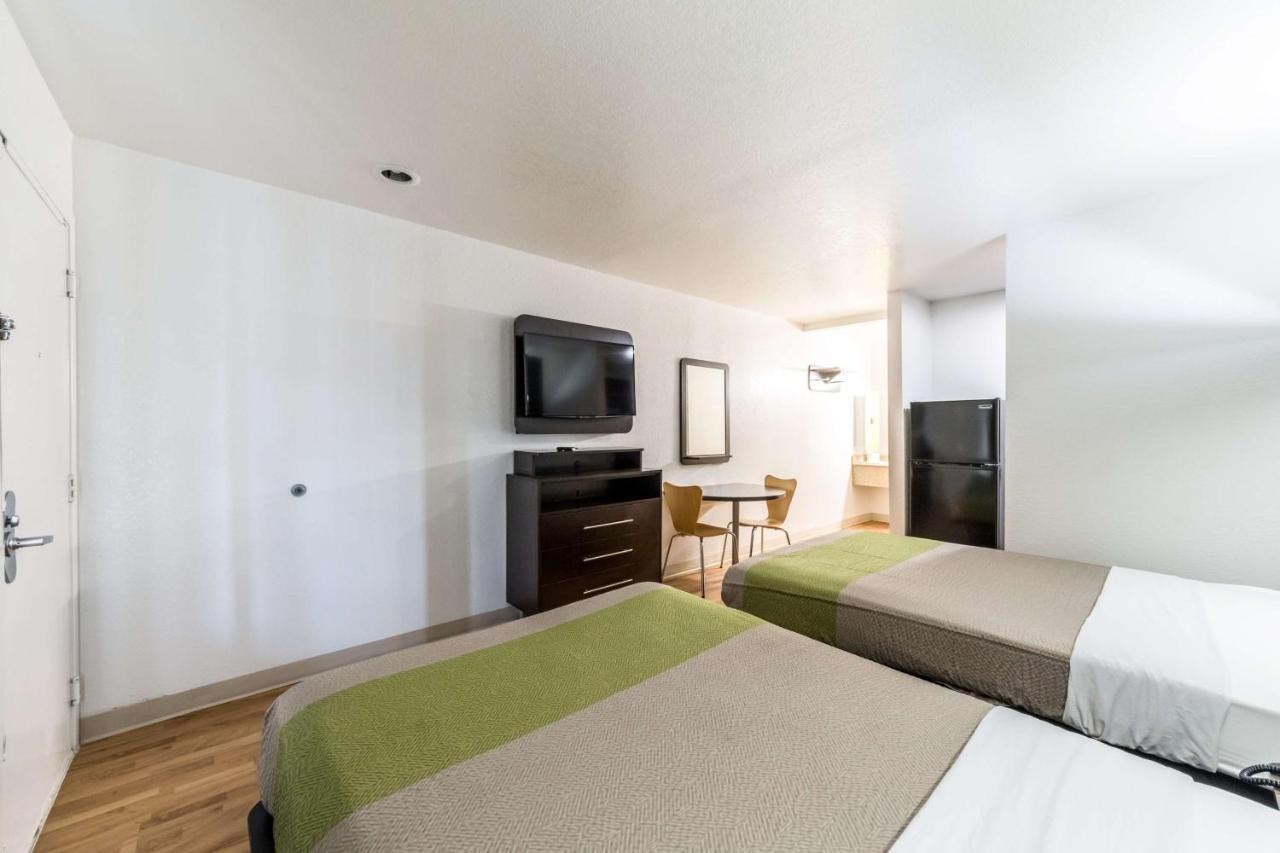 Hotel 6-san Antonio, Tx - Sam Houston Area