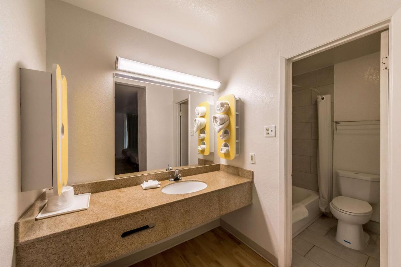 Hotel 6-san Antonio, Tx - Sam Houston Area