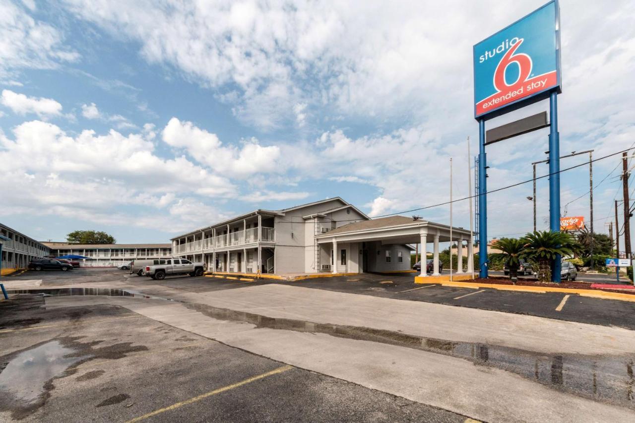 Hotel 6-san Antonio, Tx - Sam Houston Area 2*