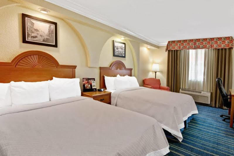 Days By Wyndham Airport Hotel