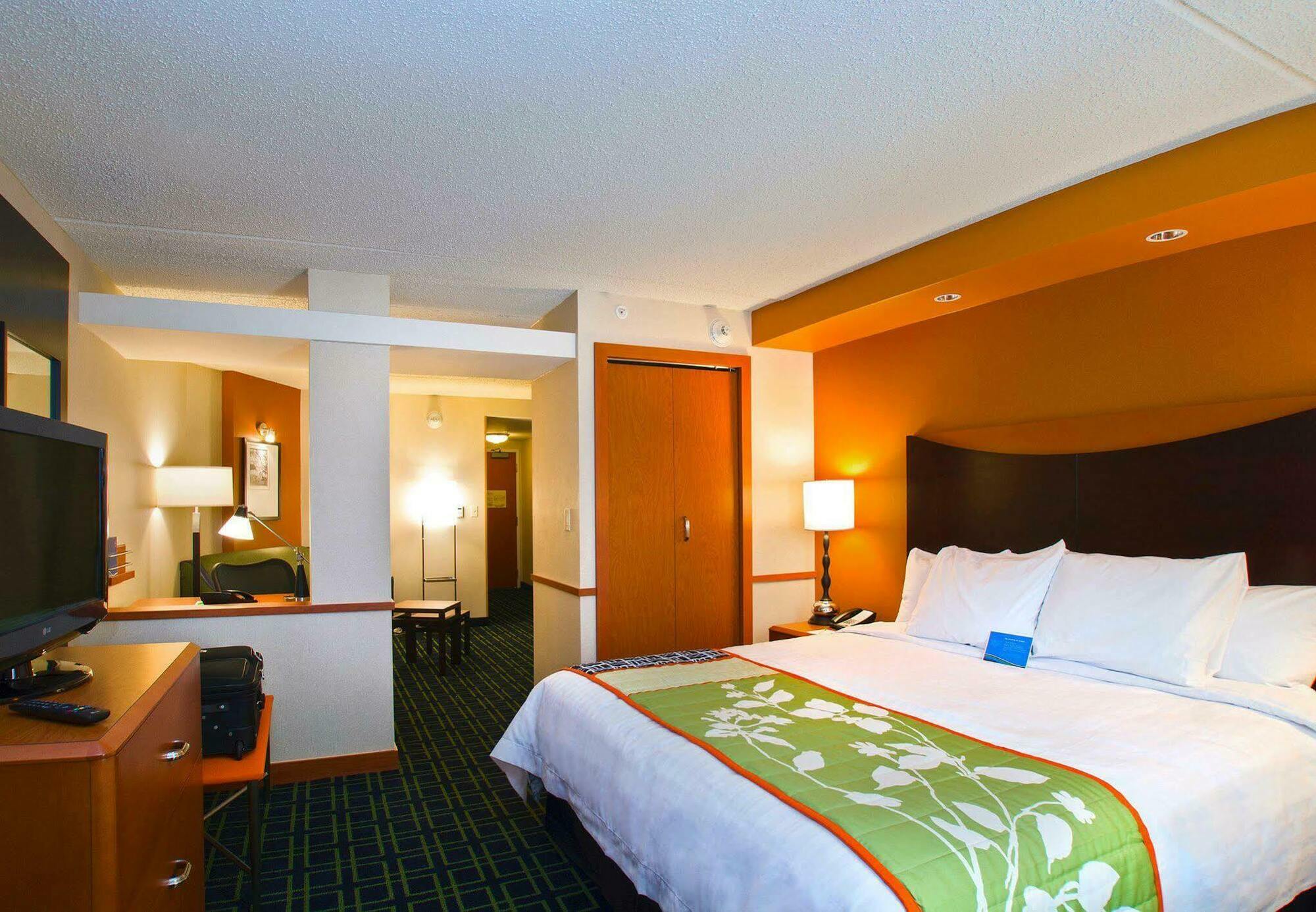 Fairfield & By Marriott Downtown/alamo Plaza 3*