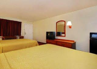 Super 8 By Wyndham At I-10 Motel San Antonio