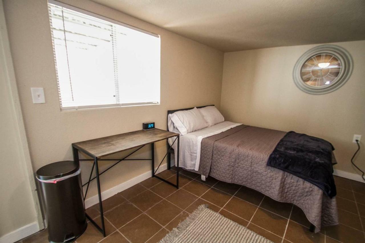 Apartment Hays #b Near Downtown Guest