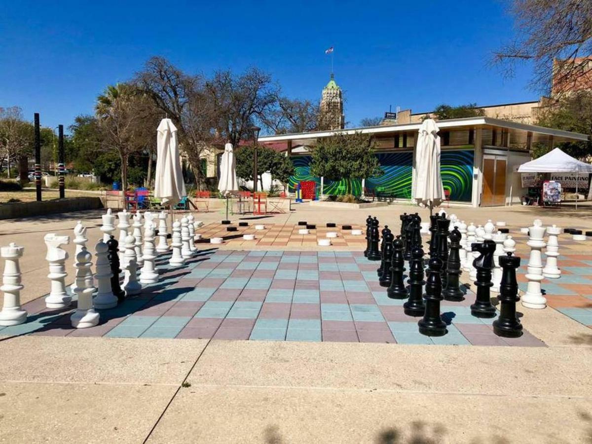 Hays #b Near Downtown Guest Apartment *