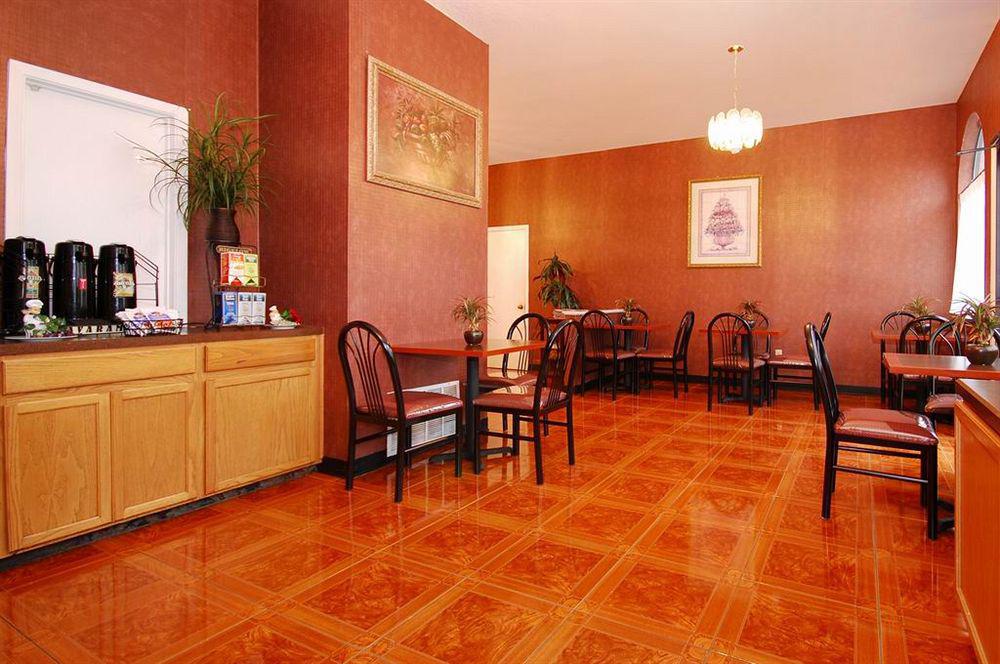 Super 8 By Wyndham At I-10 Motel San Antonio