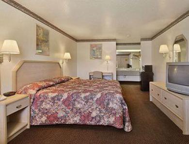 Econo Near Lackland Air Force Base-seaworld San Antonio