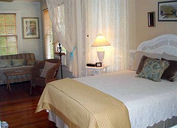 Bed & Breakfast On The Riverwalk 3*