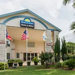 Days Inn By Wyndham San Antonio Southeast Frost Bank Center