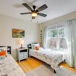 San Antonio Home, 2 Mi To Airport - Pets Welcome!