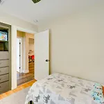 San Antonio Home, 2 Mi To Airport - Pets Welcome!
