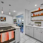 San Antonio Home, 2 Mi To Airport - Pets Welcome!