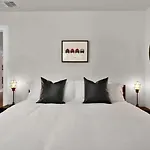 Director\'S Cut - A Birdy Vacation Rental