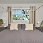 Director\'S Cut - A Birdy Vacation Rental