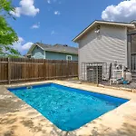 Charming Downtown Sa Home With Pool And Hot Tub