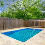 Charming Downtown Sa Home With Pool And Hot Tub