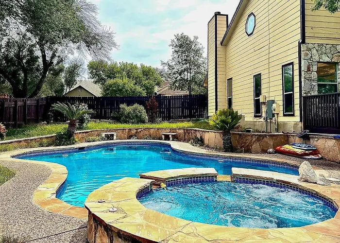 San Antonio Home With Pool And Hot Tub Near Seaworld!