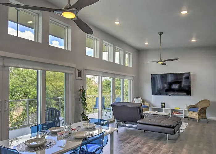 The Plumeria Retreat With Deck And Lake View!