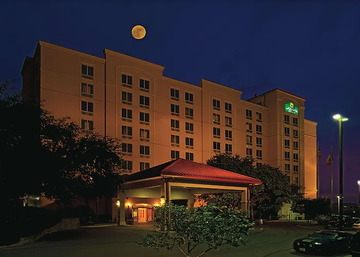 La Quinta Inn & Suites by Wyndham San Antonio Medical Ctr NW