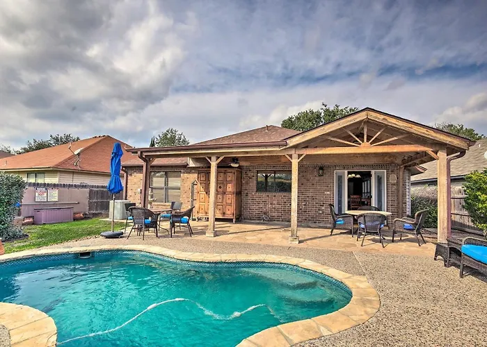 San Antonio Getaway About 18 Mi To Dtwn And Pool!