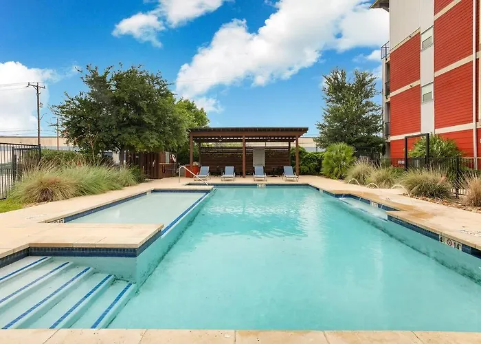 Historic Apartment Downtown Sa