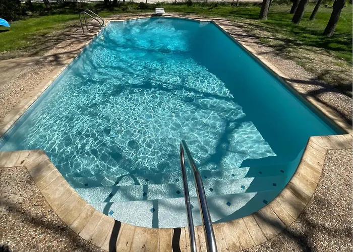 Hill Country House & Pool - Fiesta Texas Sea World