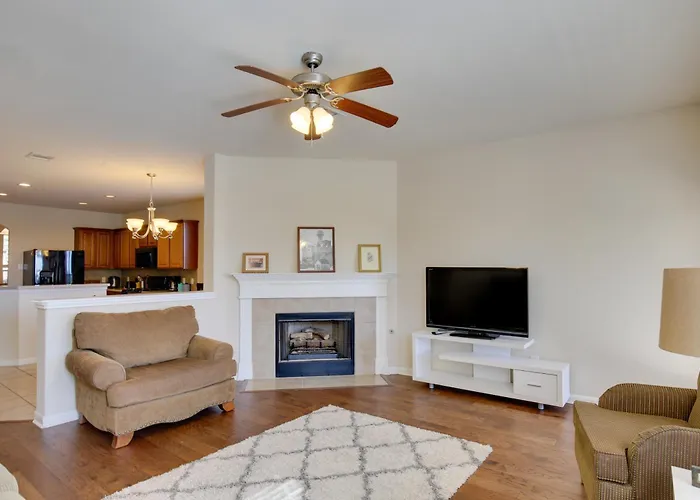 San Antonio Getaway With Deck, Fenced-In Yard!
