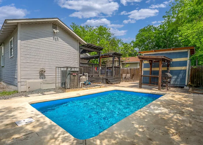 Charming Downtown Sa Home With Pool And Hot Tub
