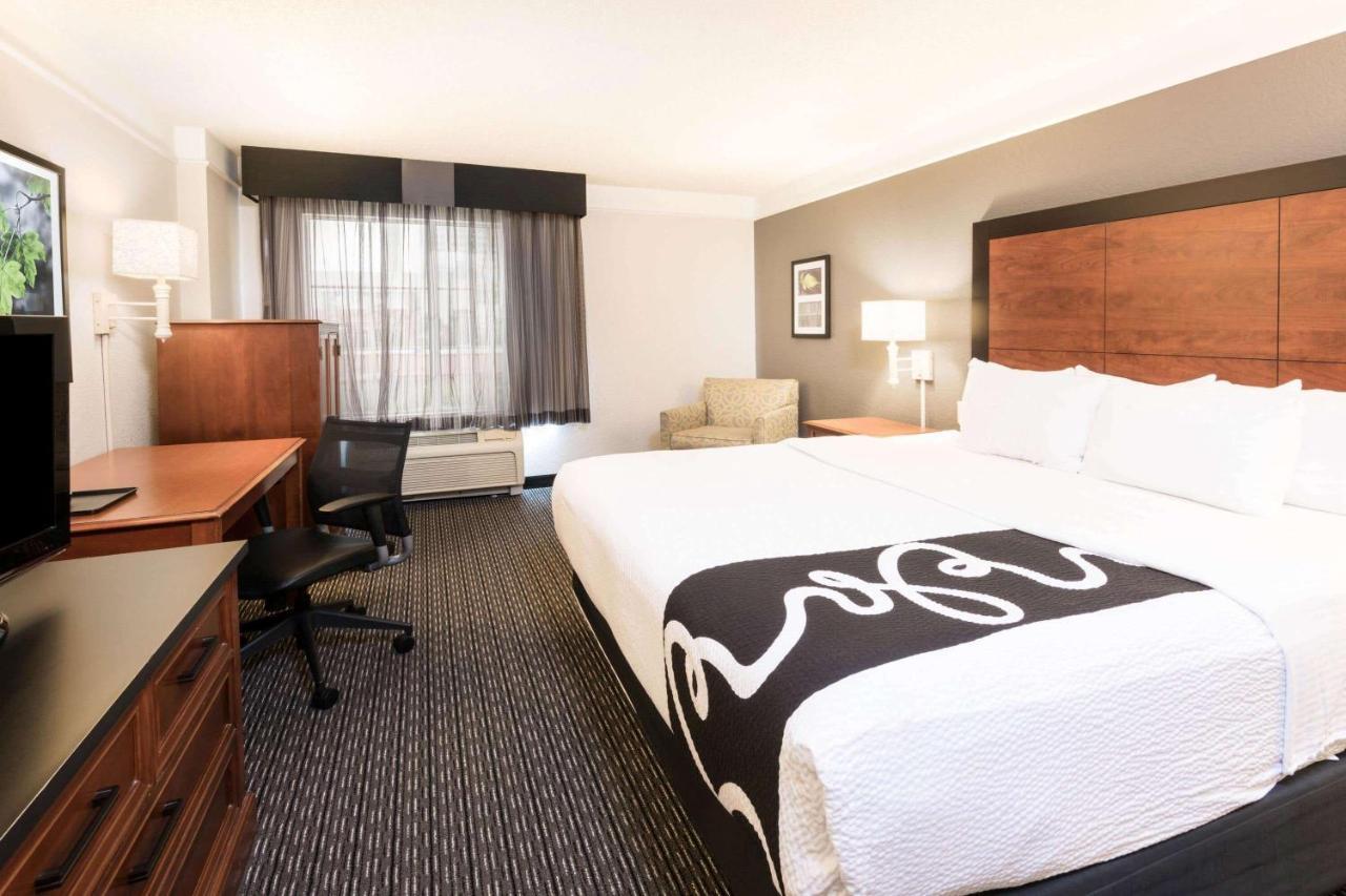 Hotel La Quinta & By Wyndham Riverwalk 3*