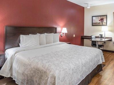 Red Roof Plus+ Downtown - Riverwalk Hotel